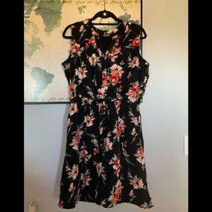 Black floral dress with pockets!